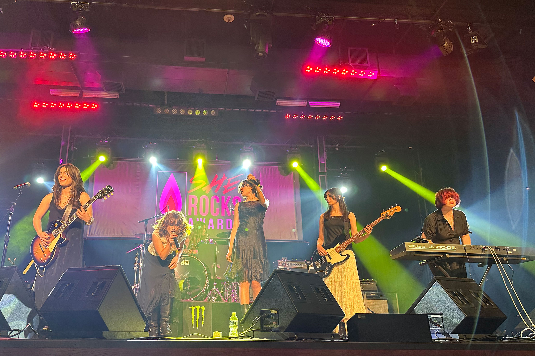 All-female School of Rock band performing En Vogue’s 1992 smash “Free Your Mind” at the 2023 She Rocks Awards