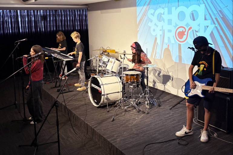 Librerías Gandhi invitó a los alumnos de School of Rock Pedregal a tocar un potente set de rock.