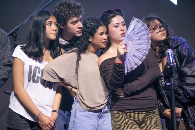 Los alumnos de School of Rock Pedregal se divierten juntos mientras aprenden música.