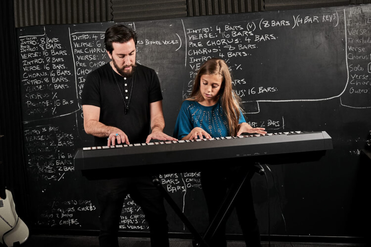 Aulas de teclado de nível intermediário a avançado na School of Rock