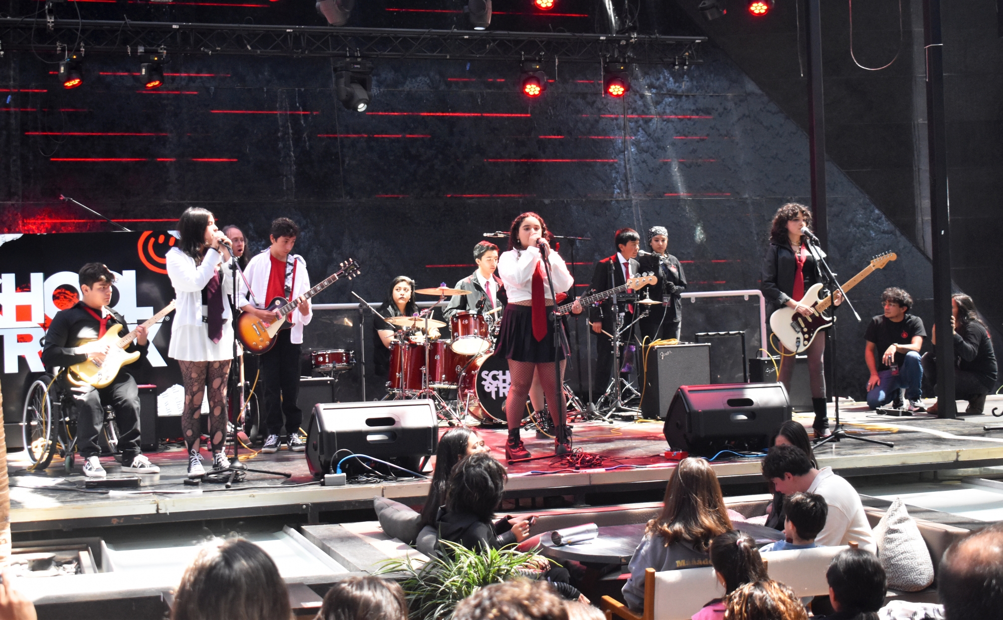 ¿Quieres ser parte de Performance? ¡Únete y domina el escenario con nosotros!