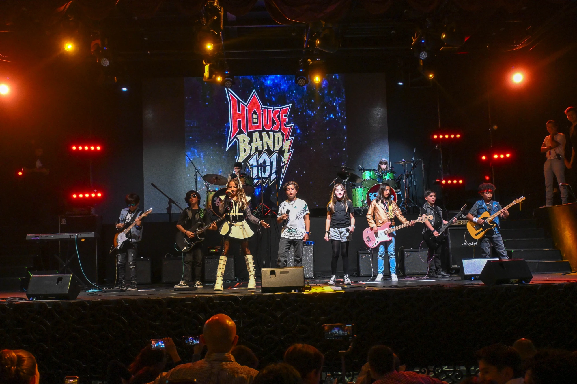 ¿Quieres ser parte de Rock 101? ¡Únete hoy y empieza a rockear con nosotros!