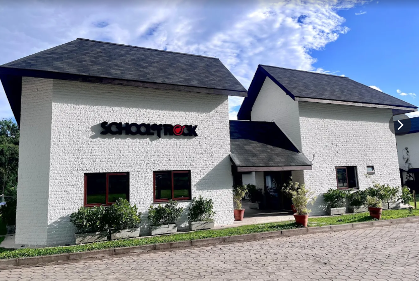 Fachada da nossa escola, no Parque Isokoti!  - Rodovia Rubens Tramujas Mader, S/N - Penedo, Itatiaia - RJ, 27598-000