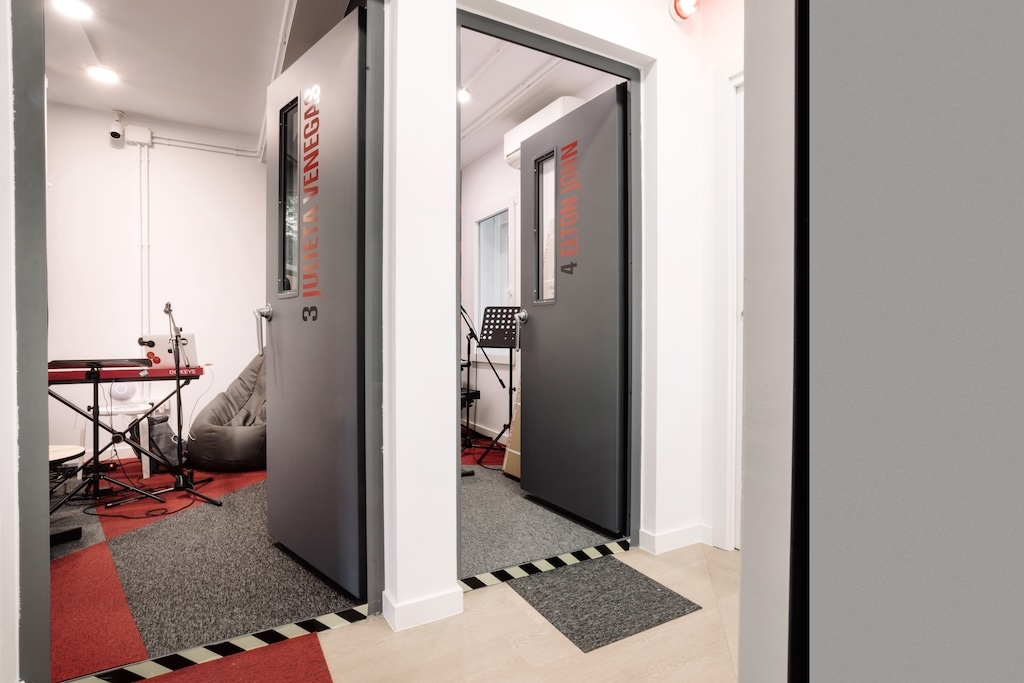 Salas canto y teclado