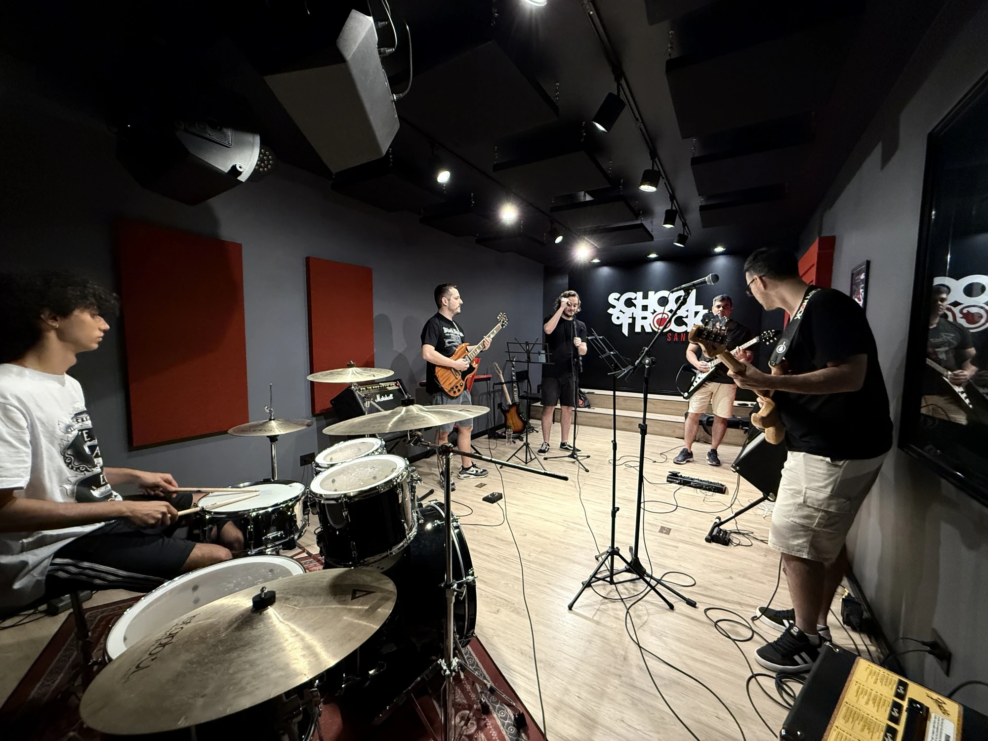 Nós oferecemos uma variadade de programas para diferentes idade e níveis de habilidade.