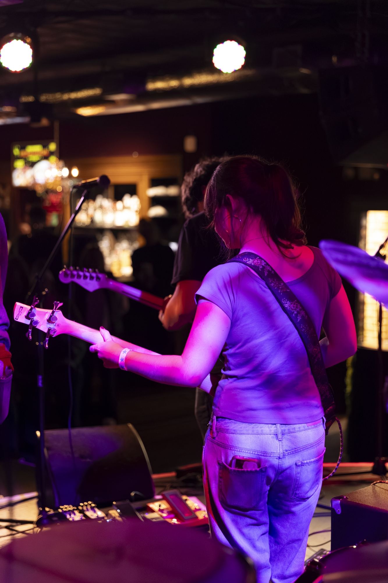 Real Stages. Real Bands. 