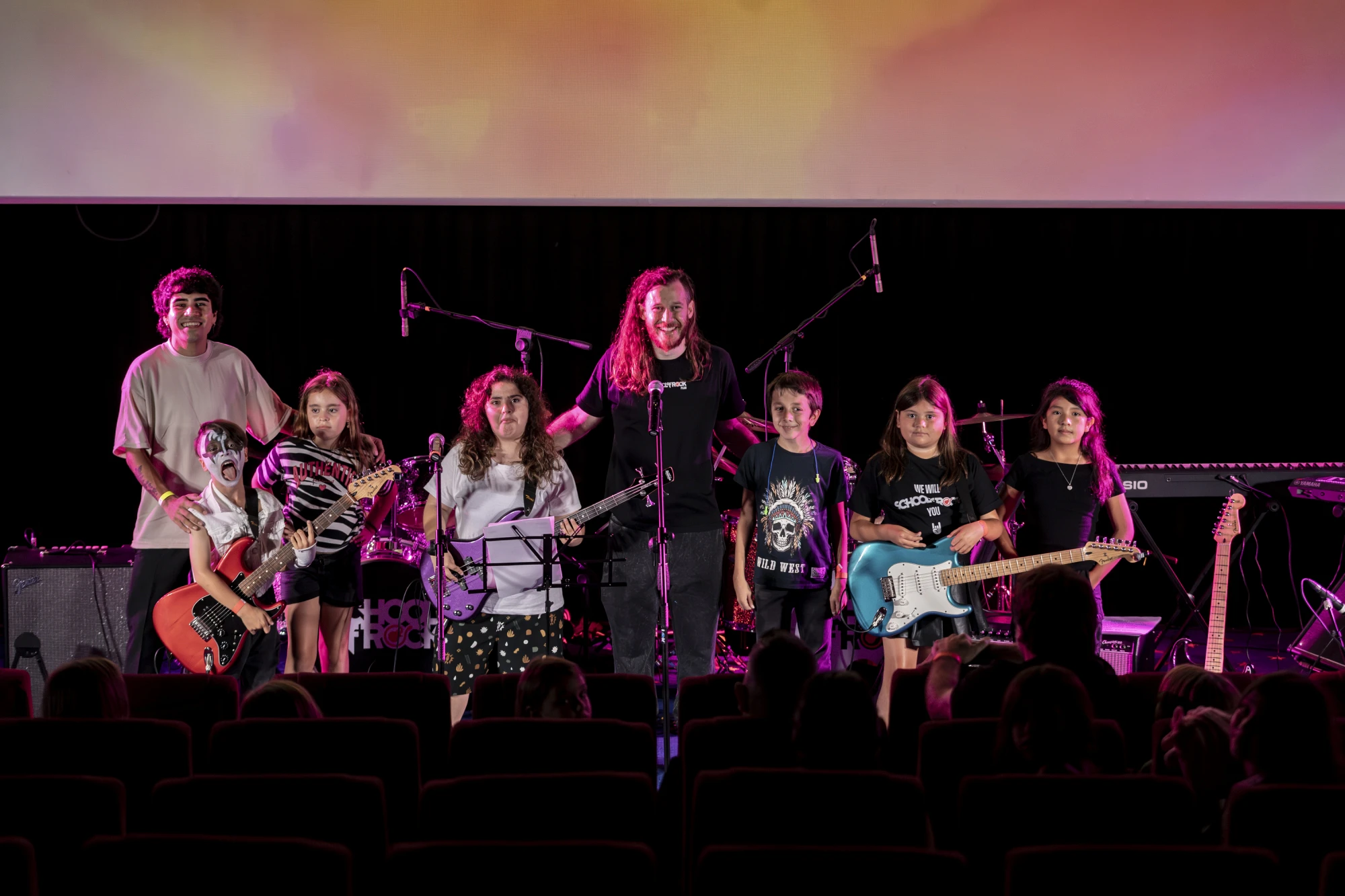 PEQUEÑOS GIGANTES EN EL ESCENARIO