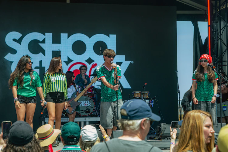 Alumnos de la House Band tocaron en escenarios de la capital portuguesa, entre ellos Rock in Rio Lisboa, gracias al impulso de School of Rock Pedregal, la mejor escuela de música de la CDMX.