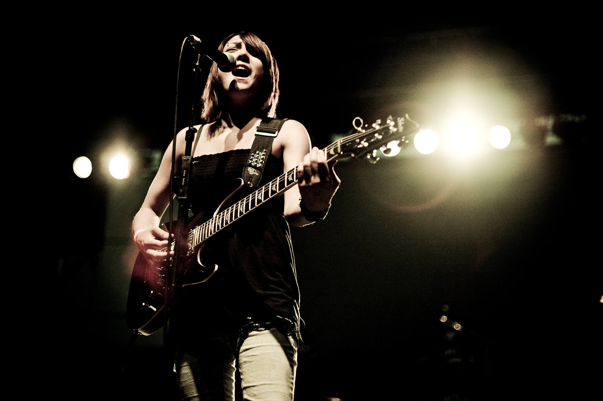 Performing on stage. Perform on the Stage. Louisa Rose Allen. On Stage. Рок Санта 2023.