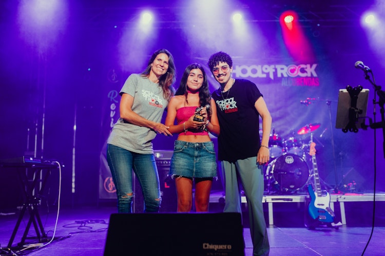 Antigua alumna (Duda Mess) de School of Rock Alcobendas ganadora del concurso de songwriting School of Rock España 2025