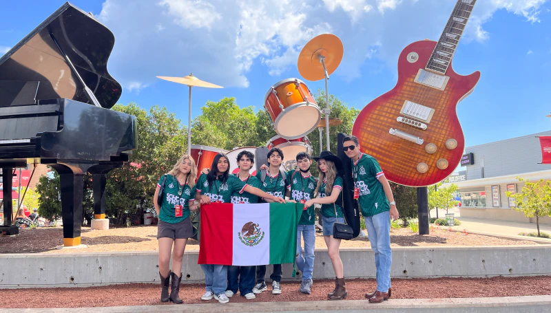 House Band San Pedro representando a México en Summerfest de Milawukee.