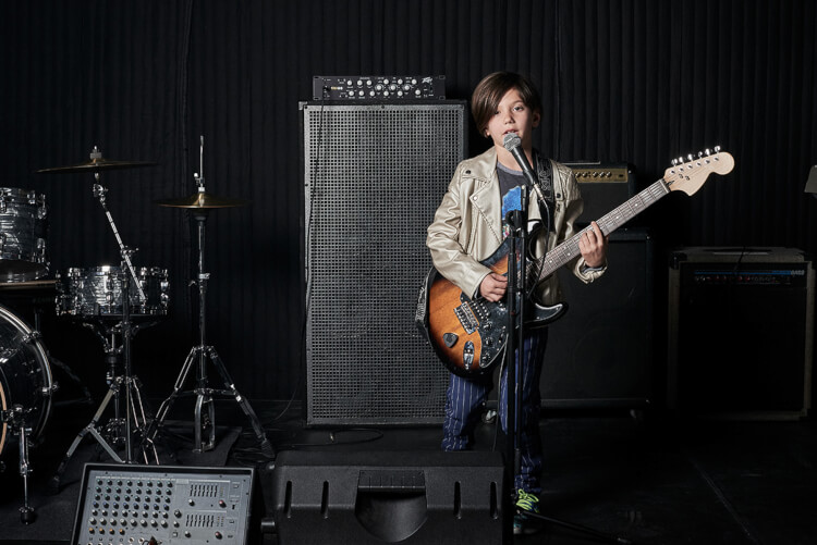 A School of Rock ofereçe programas musicais para crianças de 6 a 7 anos.