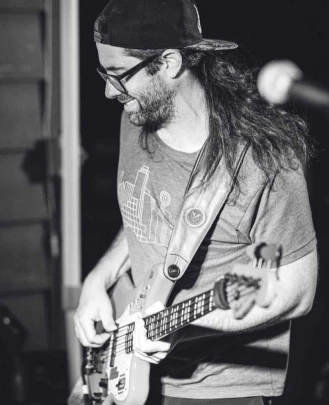 Bass Guitar Teacher, Guitar Teacher, Keyboard + Piano Teacher, Drum Teacher Brett Selinger