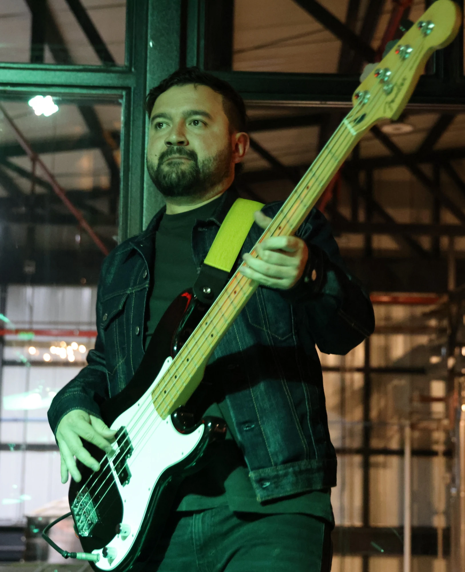 INSTRUCTOR DE BAJO DANIEL REYES