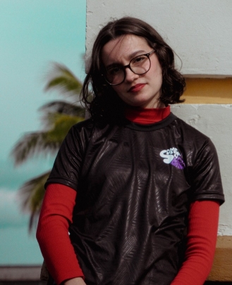 Professora de Canto e Violão Letícia May