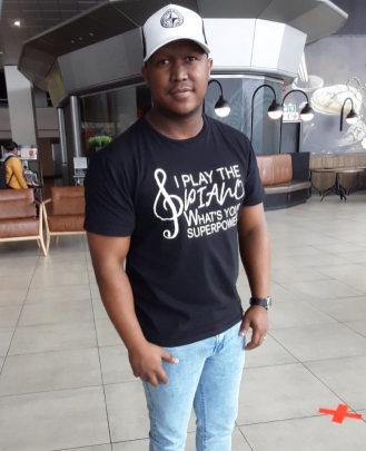 Keyboard + Piano Teacher Charlton Kortje