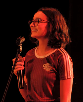 Professora de Canto Letícia