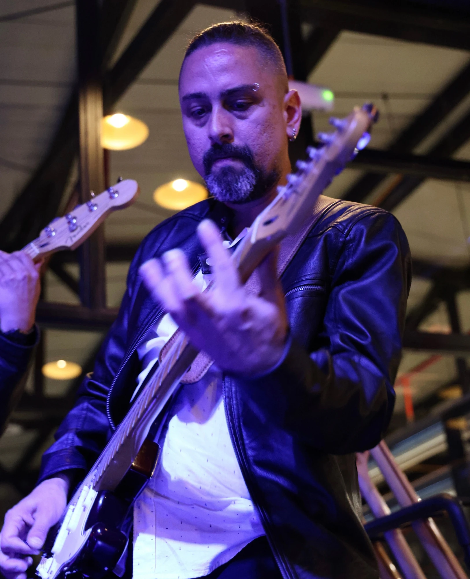 INSTRUCTOR DE GUITARRA JOSE FERNANDO ALEMAN