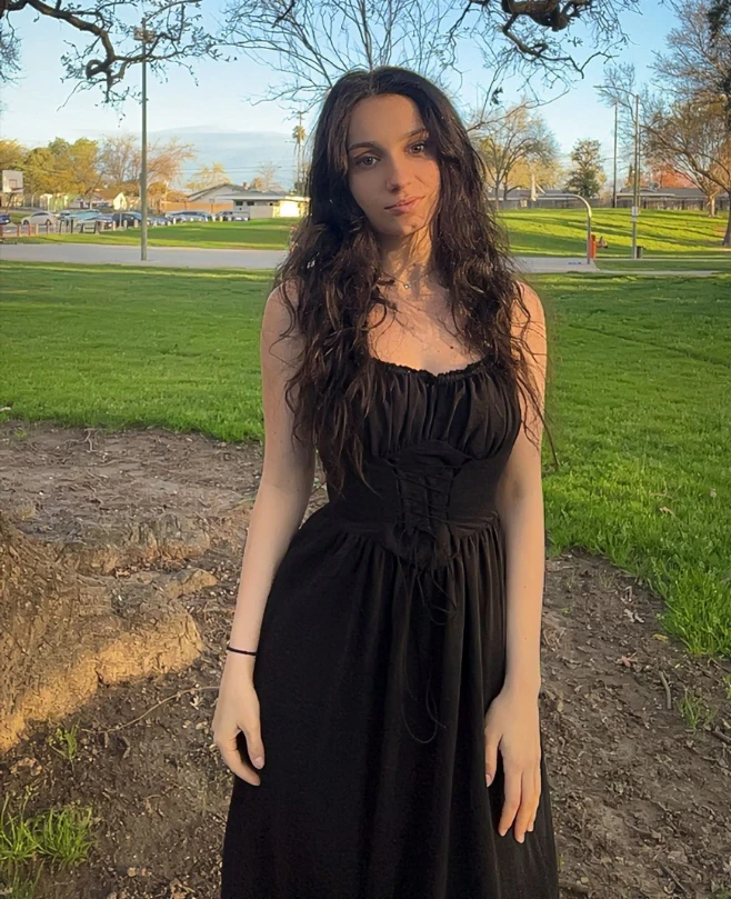 Vocal Teacher, Keyboard + Piano Teacher Sophia
