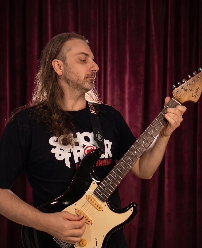 Professor de Baixo, Professor de Guitarra Leonardo
