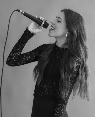 Professora de Musicalização Infantil, Professora de Vocal Julia