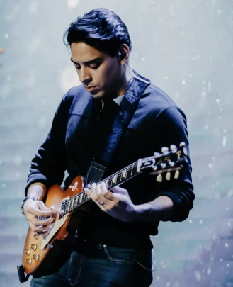 Bass Guitar Teacher, Guitar Teacher Jonny Mora