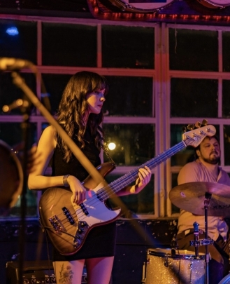 Vocals Teacher, Bass Guitar Teacher, Guitar Teacher Llana Williams