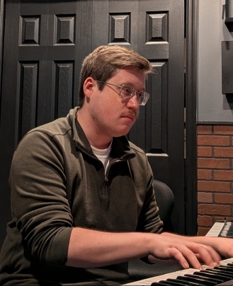 Keyboard + Piano Teacher Chris W