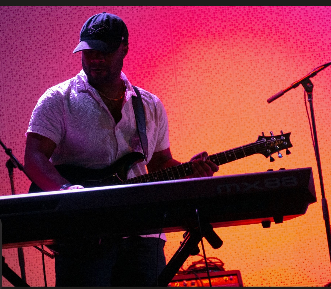 Guitar Teacher, Bass Guitar, Keyboard + Piano Teacher Alex J.