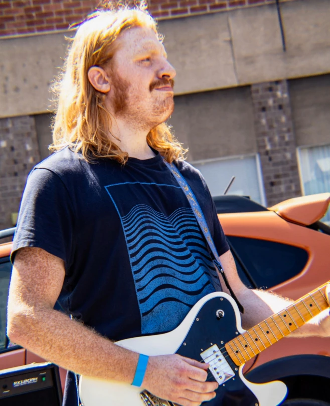 Guitar Teacher, Bass Guitar Teacher, Keyboard + Piano Teacher Alex Lehar