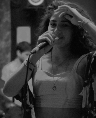 Profesora de Canto Arami Astorga