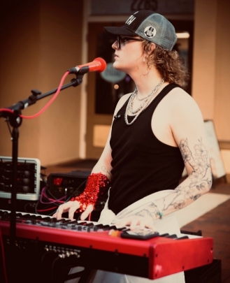 Keyboard + Piano Teacher, Vocal Teacher Nathan Ross 