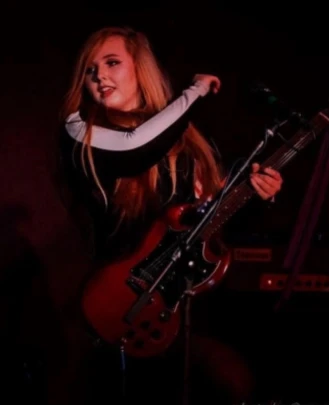 Guitar Teacher, Bass Guitar Teacher, Keyboard + Piano Teacher, Vocal Teacher Rachel
