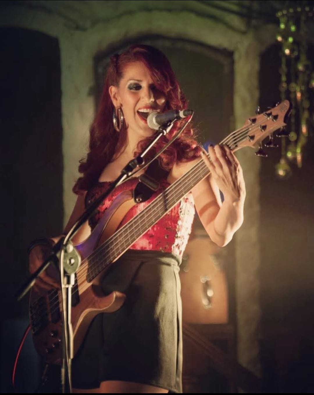 INSTRUCTORA DE BAJO, CANTO Y PRIMER CICLO Catalina Pizarro
