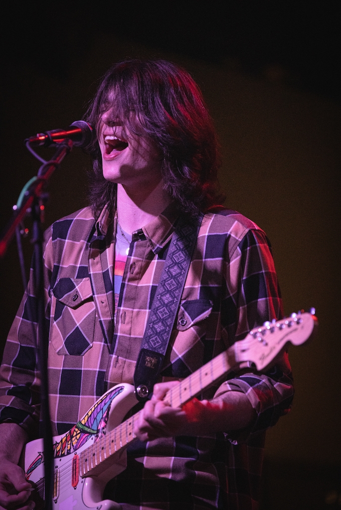 Guitar Teacher, Bass Guitar Teacher Logen Kent