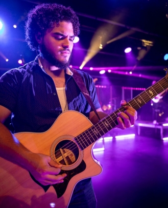 Guitar Teacher, Bass Guitar Teacher Winsthon Wisky