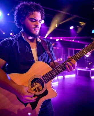 Guitar Teacher, Bass Guitar Teacher Winsthon Wisky