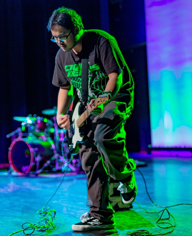 Guitar Teacher, Bass Guitar Teacher Charles Apollo