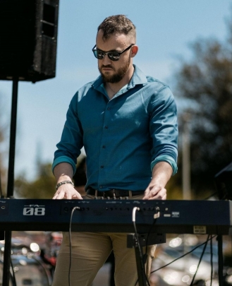 Keyboard + Piano Teacher Chris Martin 