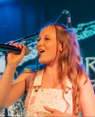 Vocals Teacher, Keyboard + Piano Teacher Clara Scheutz