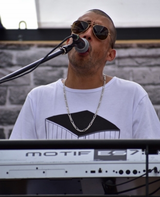 Profesor de Canto y Teclado Claudio González