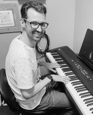 Keyboard + Piano Teacher Daniel