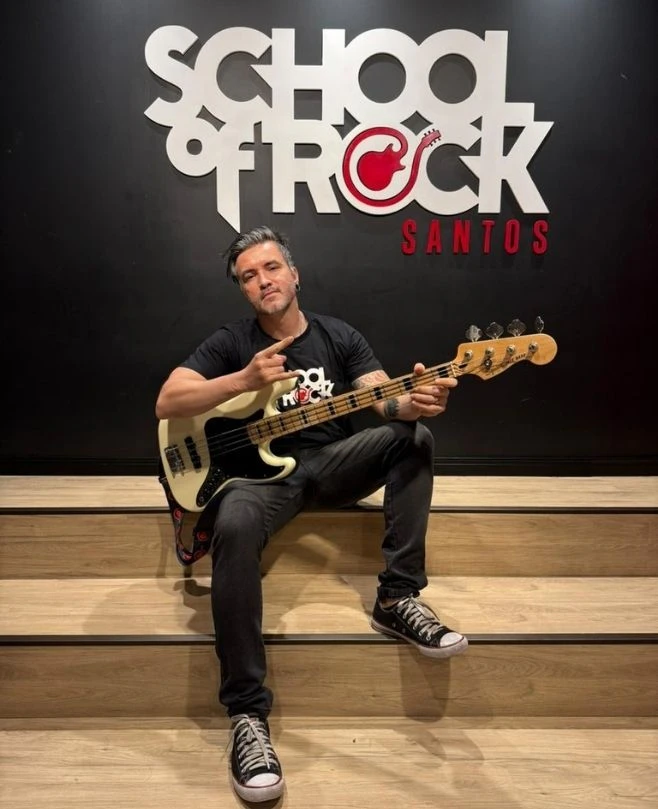 Professor de Baixo, Professor de Guitarra Léo