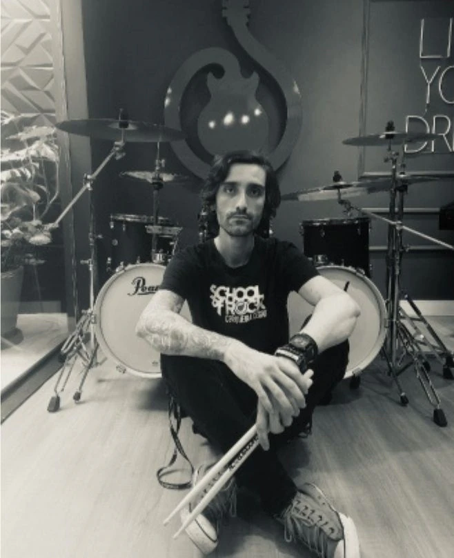 Professor de Bateria, Professor de Ensaios Yann Stanizio