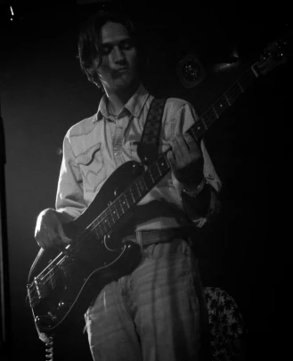 Guitar Teacher, Bass Guitar Teacher, Keyboard + Piano Teacher Jackson Warren