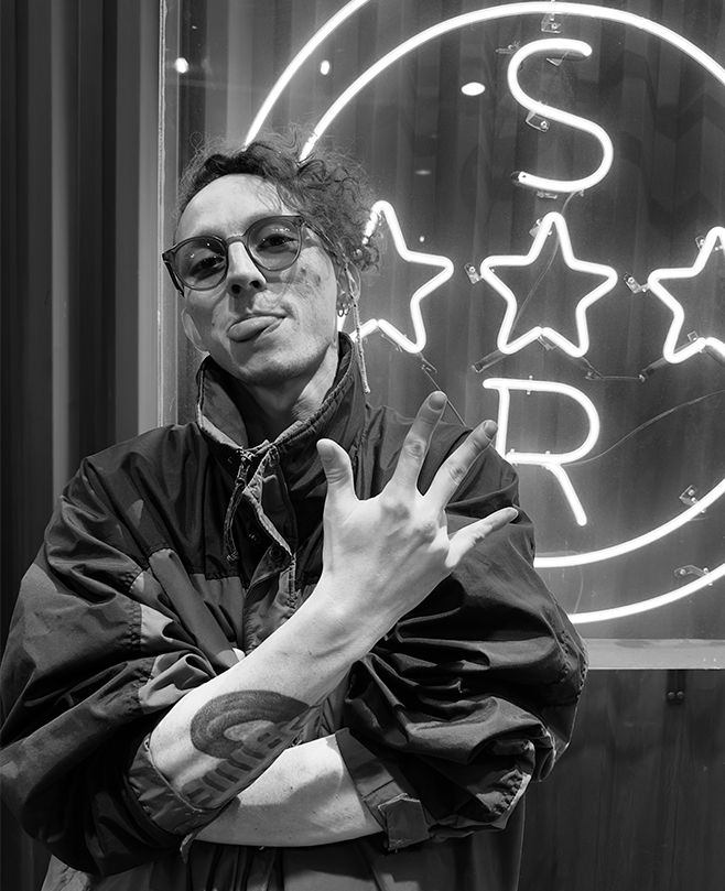 Instructor de guitarra y bajo Edison Rodríguez 