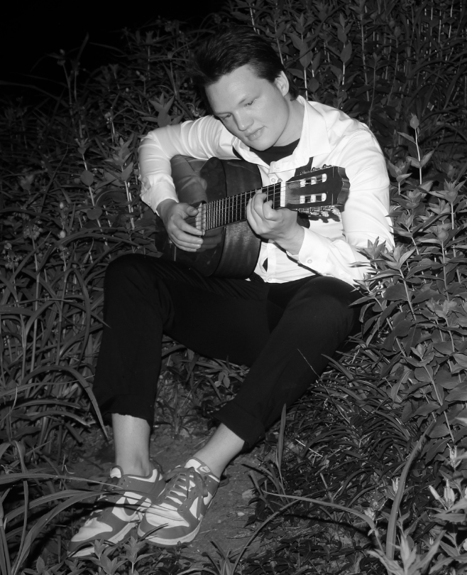 Guitar Teacher, Vocal Teacher, Keyboard + Piano Teacher Eric Knight