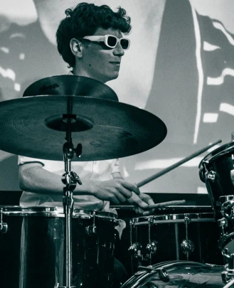 PROFESOR DE BATERIA EZEQUIEL SCHOLLES