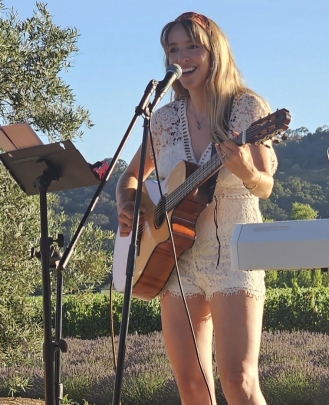 Vocal Teacher, Keyboard + Piano Teacher Fenella