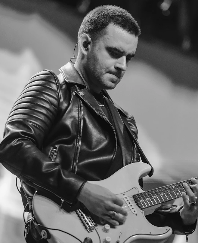 DIRECTOR MUSICAL, INSTRUCTOR DE GUITARRA FERNANDO LAMAS